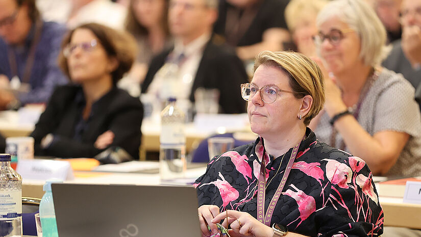 Blick ins Plenum – die Synodalen bei der Arbeit. 