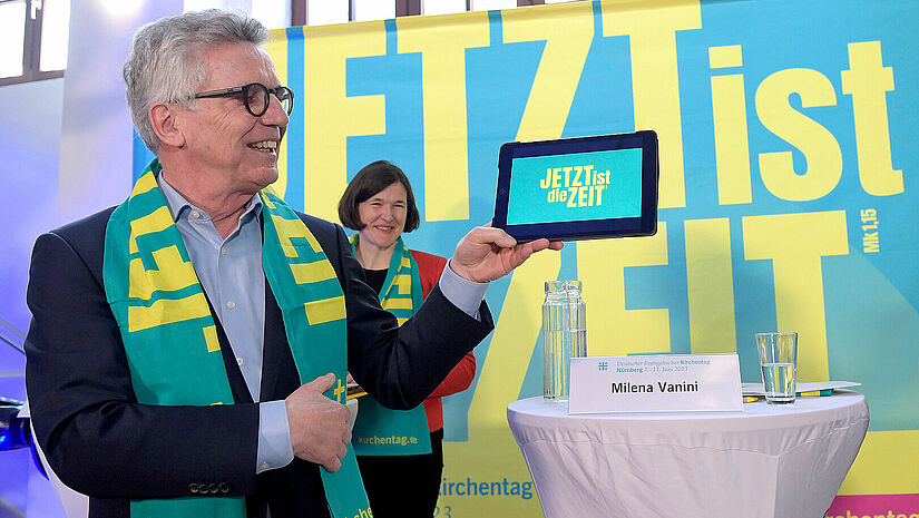 2.000 Einzelveranstaltungen stehen auf dem Programm des 38. Deutschen Evangelischen Kirchentags, der unter dem Motto steht "Jetzt ist die Zeit". In den fünf Tagen werden etwa 100.000 Menschen erwartet. (Im Bild: Kirchentagspräsident Thomas de Maiziere u 2.000 Einzelveranstaltungen stehen auf dem Programm des 38. Deutschen Evangelischen Kirchentags, der unter dem Motto steht "Jetzt ist die Zeit". In den fünf Tagen werden etwa 100.000 Menschen erwartet.