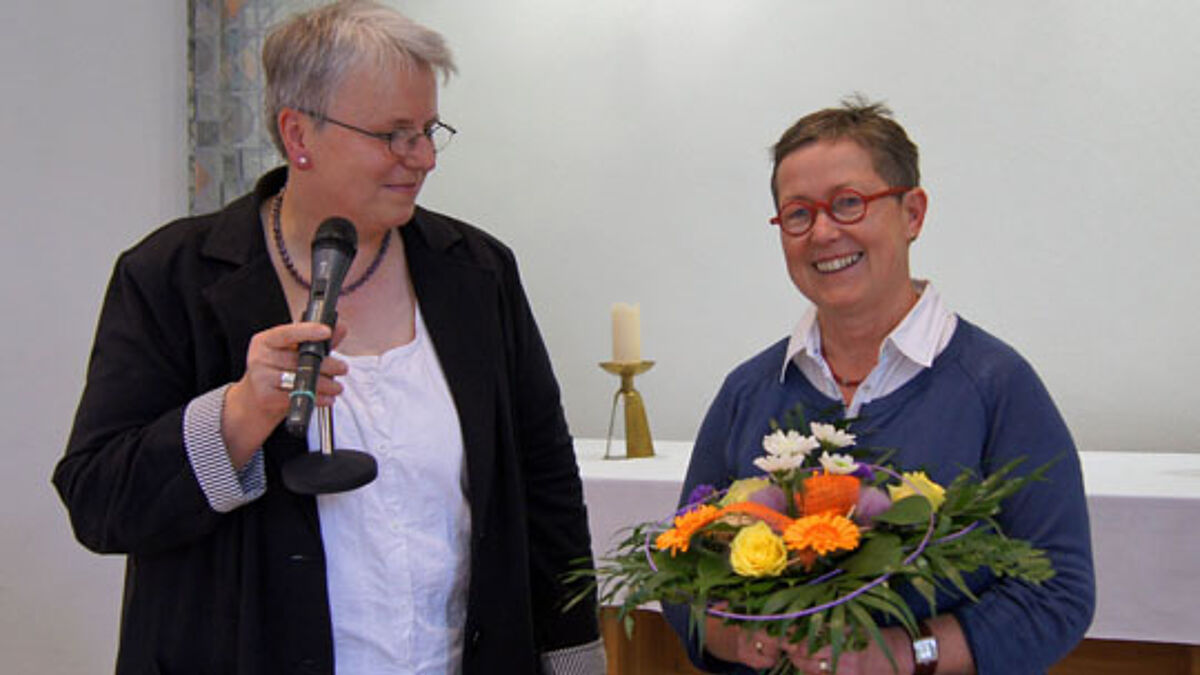 Kirchenkreissynode in Pommern, Pröpstin Helga Ruch (li.) mit der neuen Präses Elke König