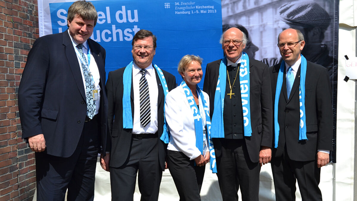 Der Bischofsrat der Nordkirche auf dem Hamburger Kirchentag 2013. V.l.n.r.: Bischof Dr. von Maltzahn, Bischof Dr. Abromeit, Bischöfin Fehrs, Bischof Ulrich und Bischofsbevollmächtigter Magaard