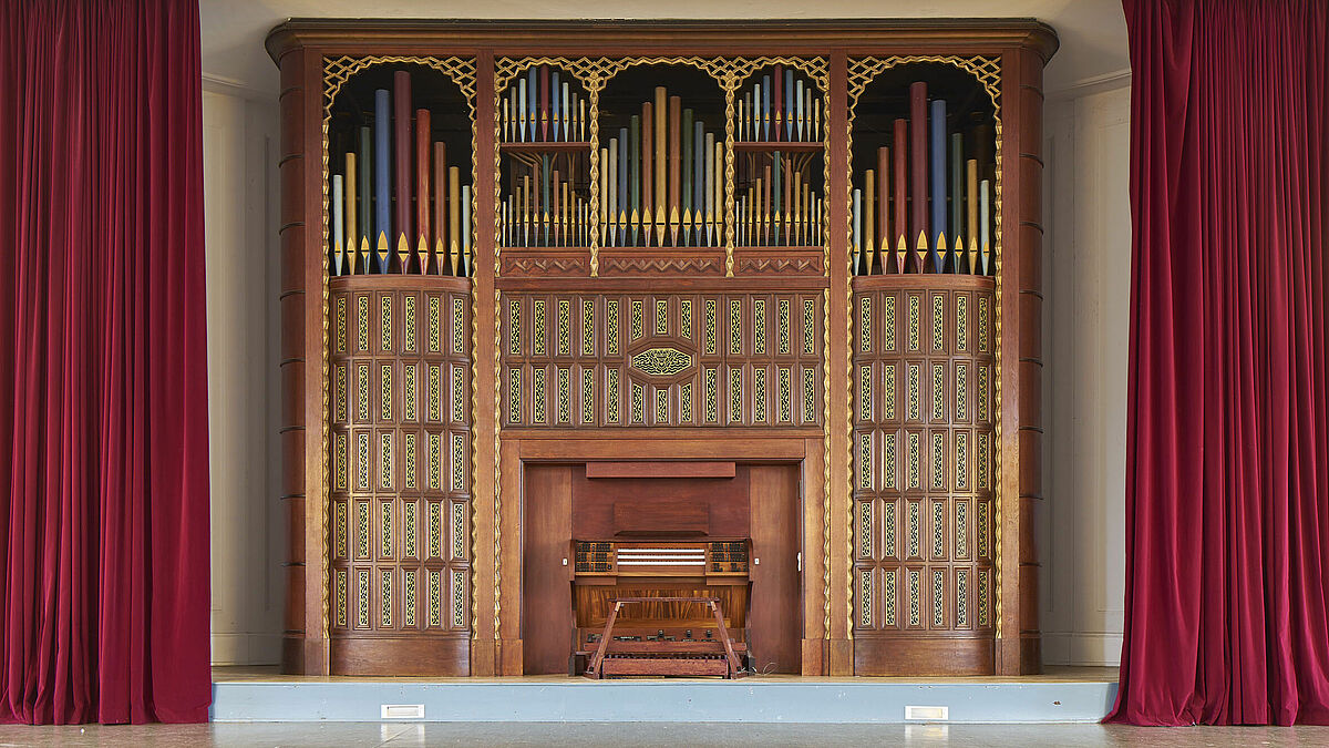 Orgel der Heinrich-Hertz-Schule. 