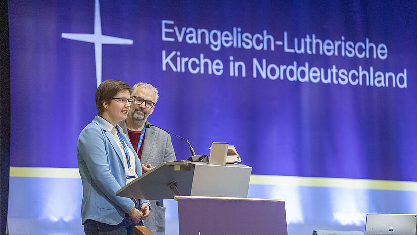 Sarah Dornheim und Pastor Friedemann Magaard