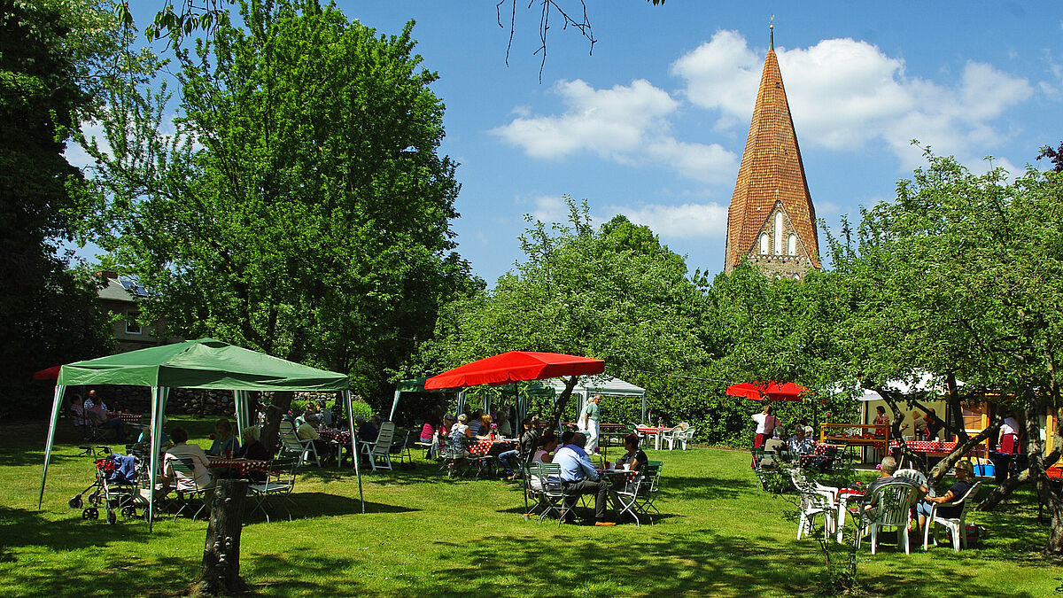 Das „SommerCafé“ der Kirchengemeinde Lichtenhagen Dorf wird mit dem Preis vom Netzwerk Kirche inklusiv ausgezeichnet.