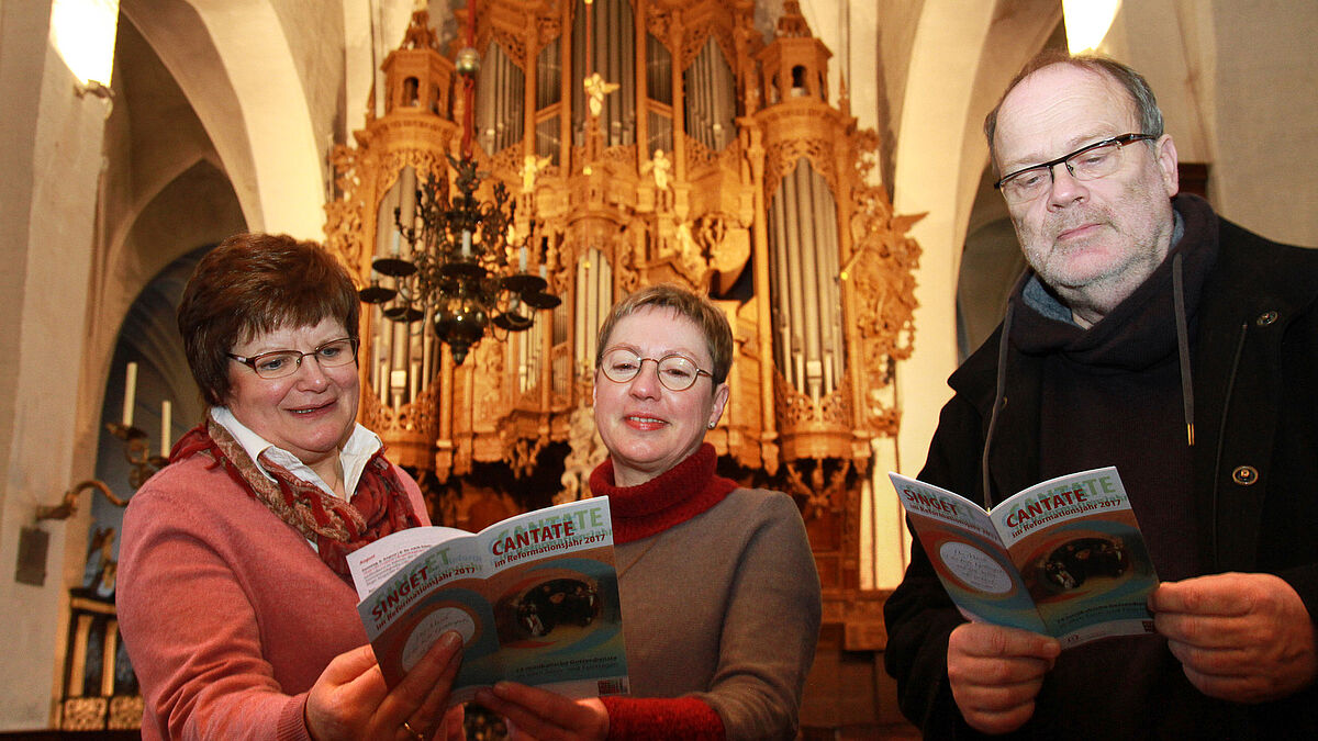 Sie freuen sich auf 74 musikalische Gottesdienste im Reformationsjahr: Ulrike Meyer-Borghardt, Pröpstin Petra Kallies und KMD Hans-Martin Petersen (v. li.). 