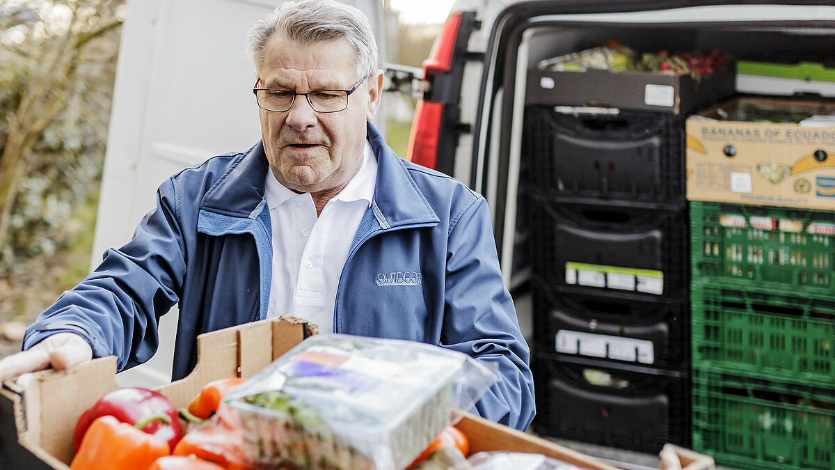 Annahme gespendeter Lebensmittel der Cottbusser Tafel