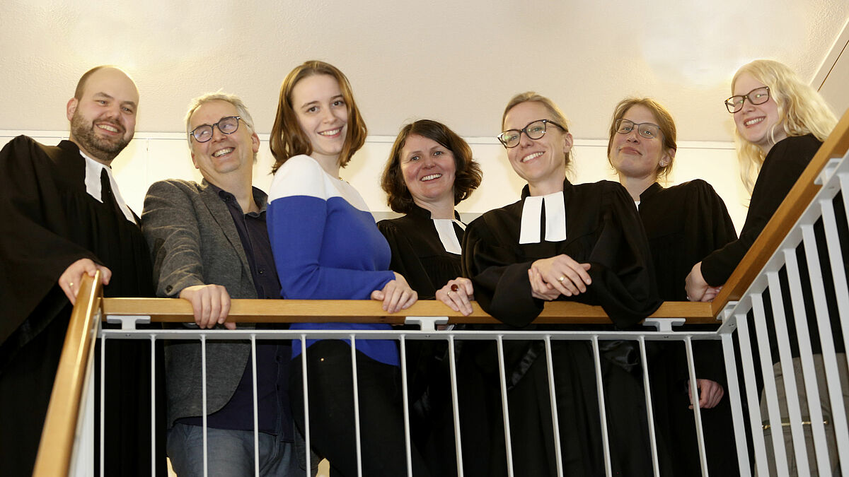  Sie freuen sich auf den 3. Nordfriesischen Predigt-Slam in Husum: Joachim Kretschmar (v.l.), Friedemann Magaard, Mona Harry, Heike Braren, Nora Steen, Inga Meißner und Alina Jacobs.