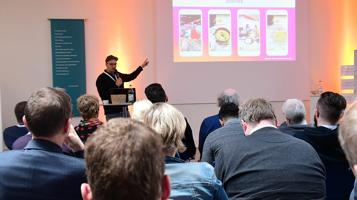 Martin Fehrensen spricht auf dem Hansebarcamp.