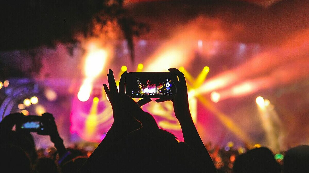 Videoschnipsel mit dem Smartphone aufgenommen - daraus wird das neue Monatslied-Video entstehen. (Symbolbild)