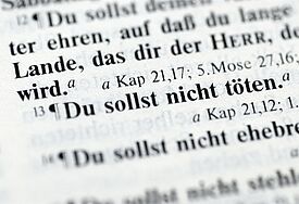 Auszug der Zehn Gebote in der Bibel (2. Mose 20): "Du sollst nicht töten"