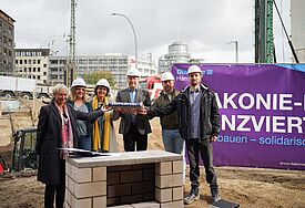Mit einer Feier und Segnung zur Grundsteinlegung haben hat die Diakonie Hamburg den Startschuss für ein soziales Neubauprojekt in der Nähe des Hauptbahnhofs gegeben.