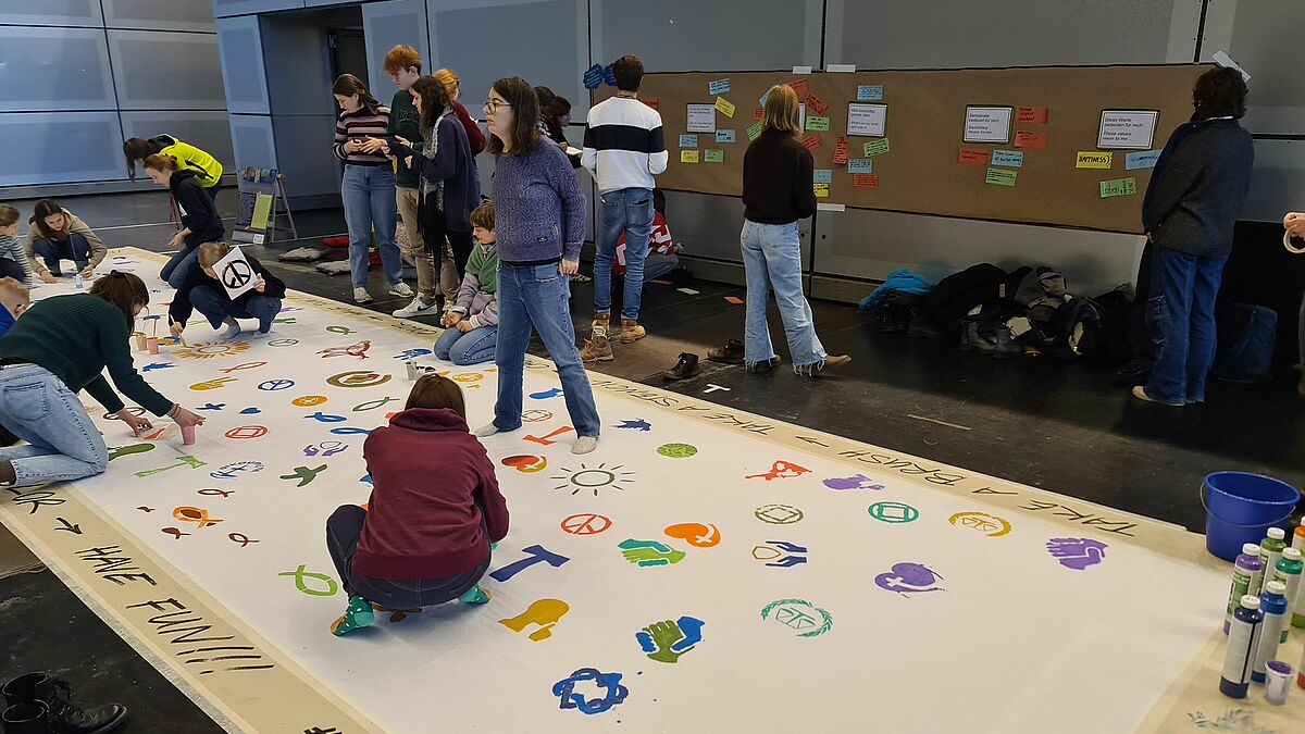 Von Fisch bis Peace-Symbol: Der Kunst-Workshop zeigt, was zählt. 