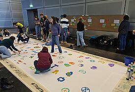 Fisch, Peace- und andere Symbole auf Leinwand 