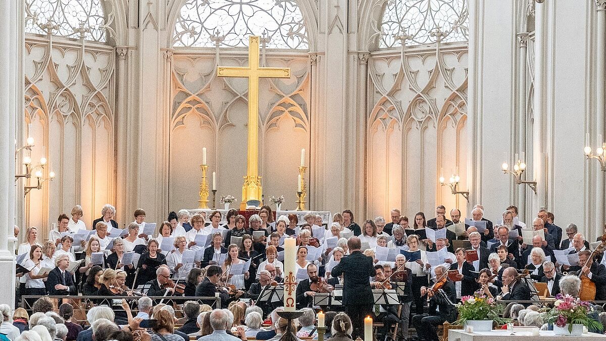 n den Morgenmusiken im Greifswalder Dom werden Bach-Kantaten aus acht Dekaden der Bachwochen-Geschichte aufgeführt.