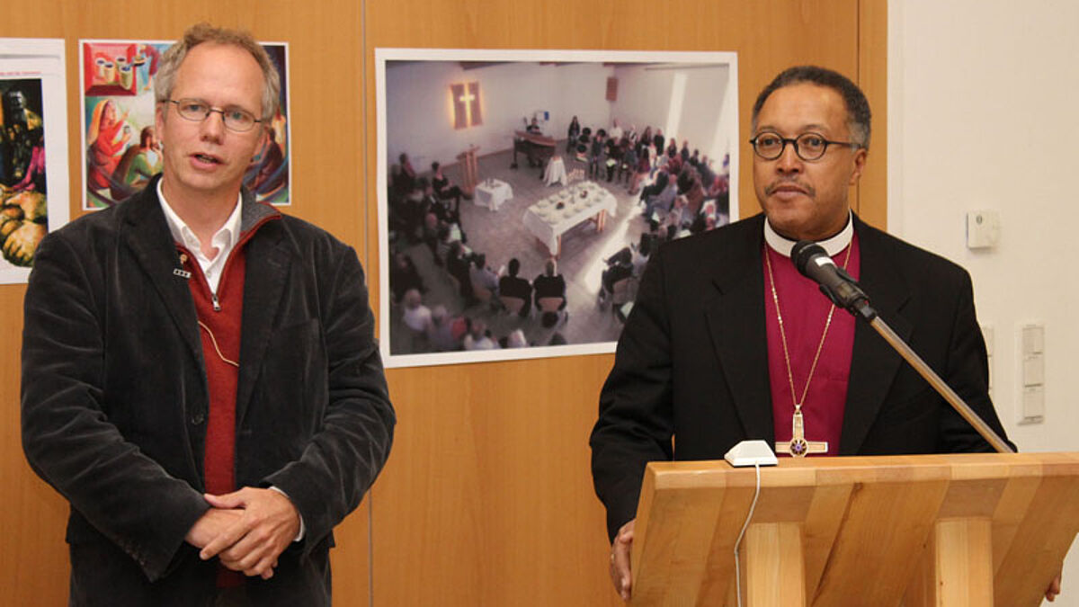 Bischof Callon Holloway (rechts) aus Ohio (USA) und Pastor Jens Peter Drewes