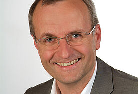 Dr. Martin Vetter ist Rektor des Pastoralkollegs der Nordkirche in Ratzeburg. Er ist zugleich Mitglied der Landessynode der Nordkirche.