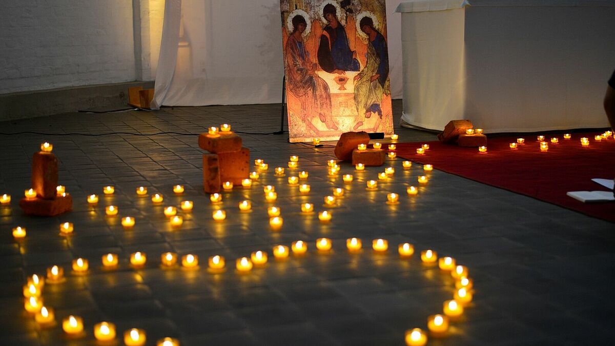 Bei der Nacht der Kirchen werden in der Hansestadt zahlreiche Gotteshäuser in stimmungsvolles Kerzenlicht getaucht. (Archiv)