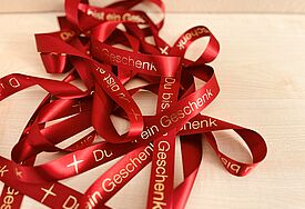 Geschenkbänder mit Schriftzug "Du bist ein Geschenk"