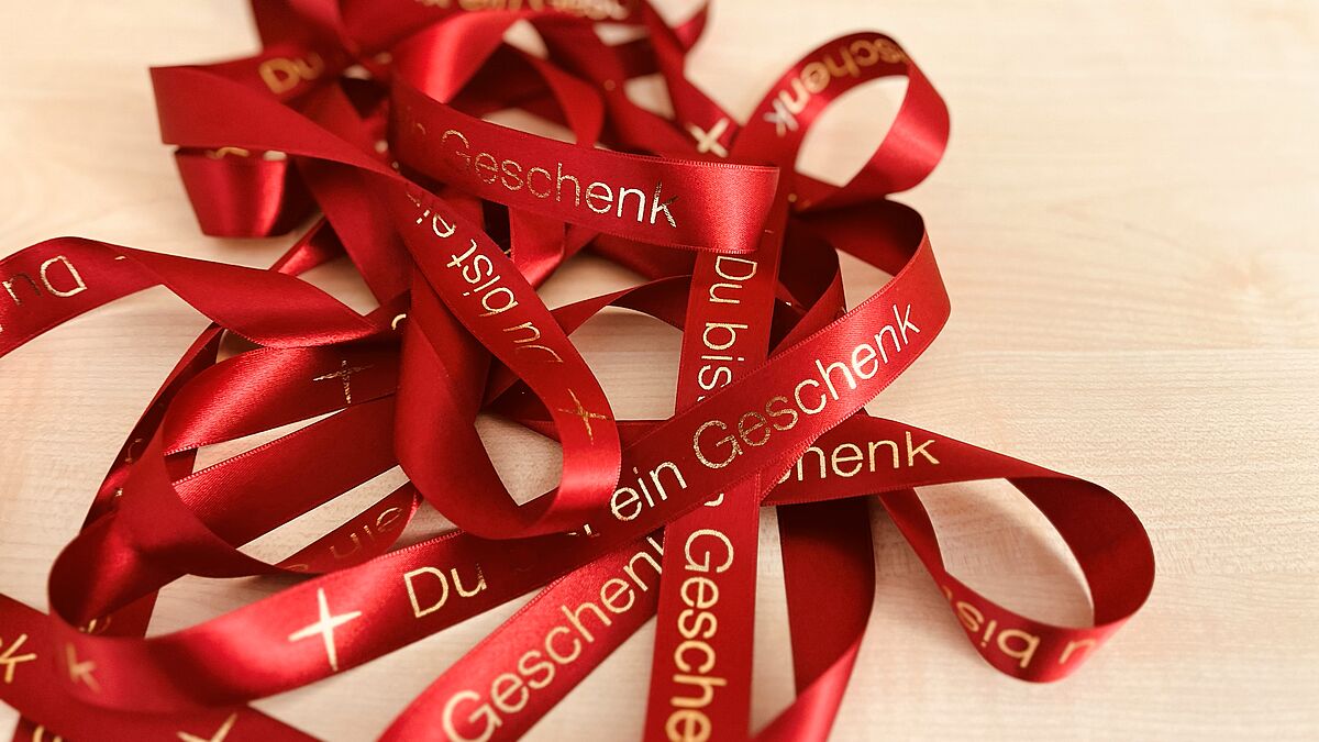 Bänder mit großer Wirkung: "Du bist ein Geschenk" ist eine Botschaft, die Freude schenkt und Wertschätzung ausdrückt. 