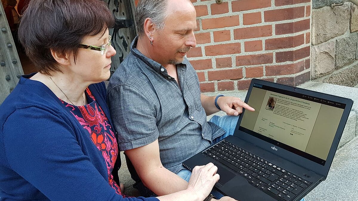 Doris to Baben und Lars Richter freuen sich über die neue Möglichkeit, Online-Spenden für ihr Projekt in Flensburg St. Jürgen zu sammeln. 