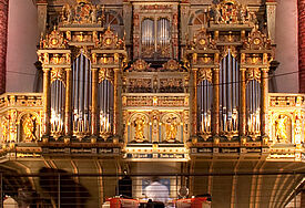 Gespielt werden die Konzerte auf der Orgel in der Flensburger St. Nikolai-Kirche am Flensburger Südermarkt.