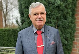 Dr. Dieter Radtke erhält die Bugenhagenmedaille für seine ehrenamtlichen Verdienst für die Nordkirche.
