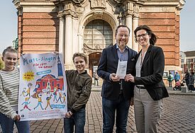 Die Plattkinner Clara und Karl, Pastorin Julia Atze und Gunnar Gögge (von links)