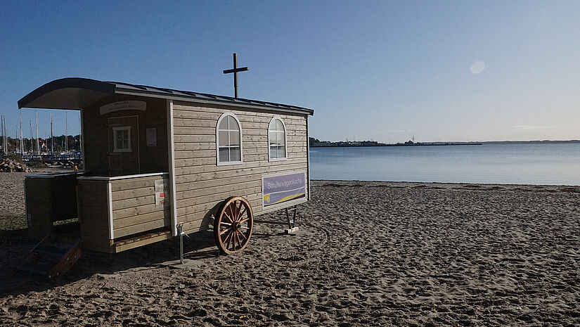 Schäferwagenkirche am Strand 