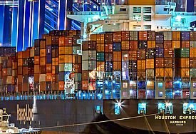 Frachtschiff im Hamburger Hafen; Foto: Pexel