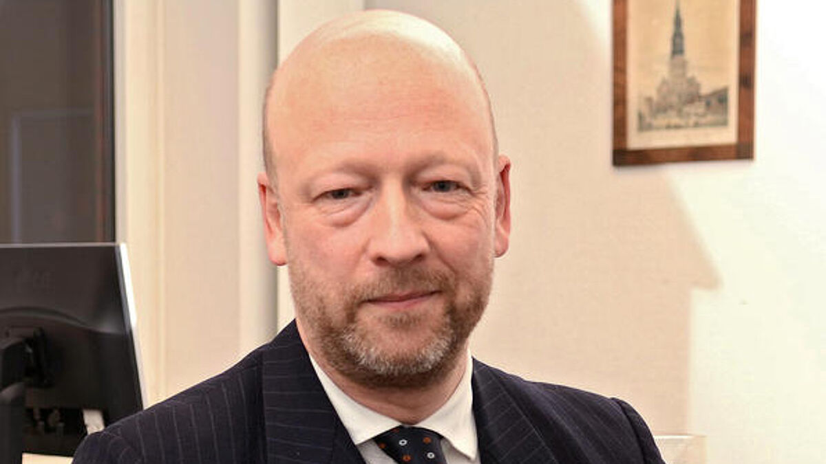 Der Hamburger Hauptpastor und Propst Johann Hinrich Claussen (51) wird neuer Kulturbeauftragter des Rates der Evangelischen Kirche in Deutschland (EKD) 
