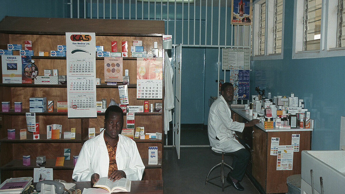 Apotheke im Krankenhaus von Moshio, Tansania (Archivbild).