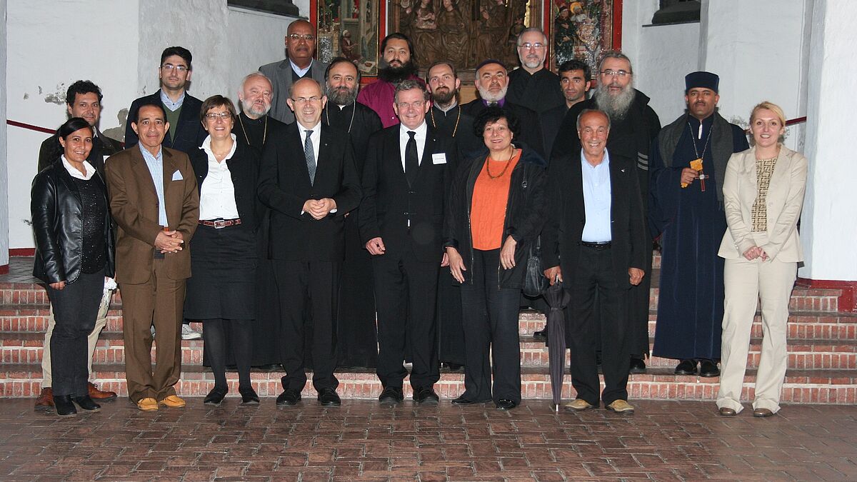 Bischof Gothart Magaard mit den Teilnehmenden des Empfangs für die orthodoxen Geistlichen