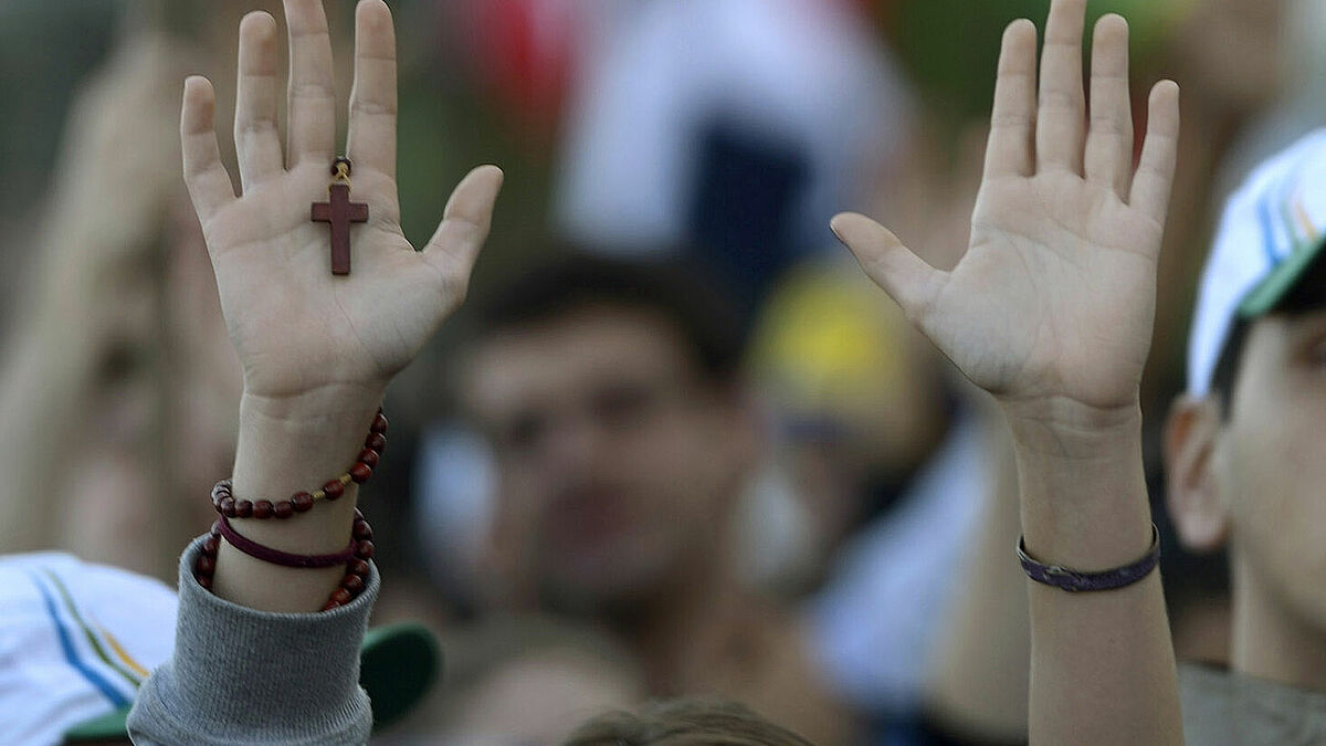 Gemeinsam unterwegs: Evangelische und katholische Jugendliche sind eingeladen, zusammen einen ökumenischen Kreuzweg durch Kiel zu gehen. 