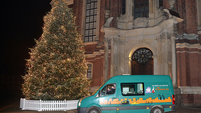 Auch am Hamburger Michel hält der Mitternachtsbus, um wartende Menschen zu versorgen. An Weihnachten und allen anderen Nächten des Jahres. 