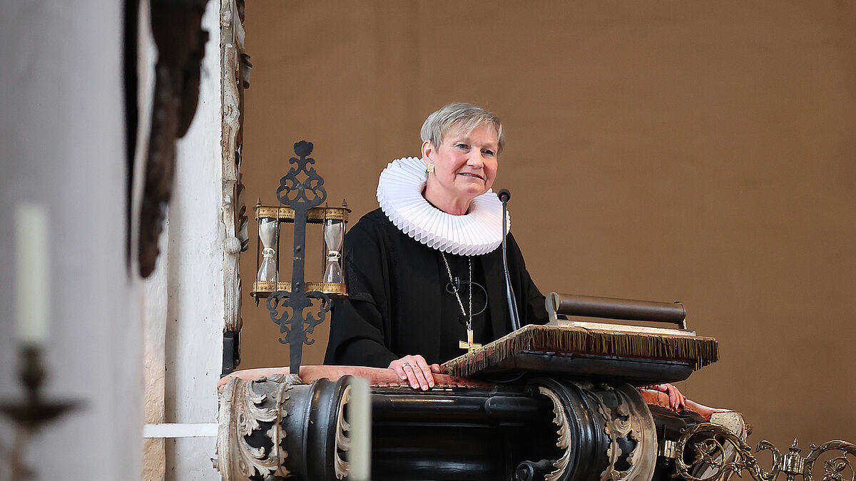 Bischöfin Fehrs predigt im Synoden-Gottesdienst in der St. Lorenz-Kirche (Archivbild)