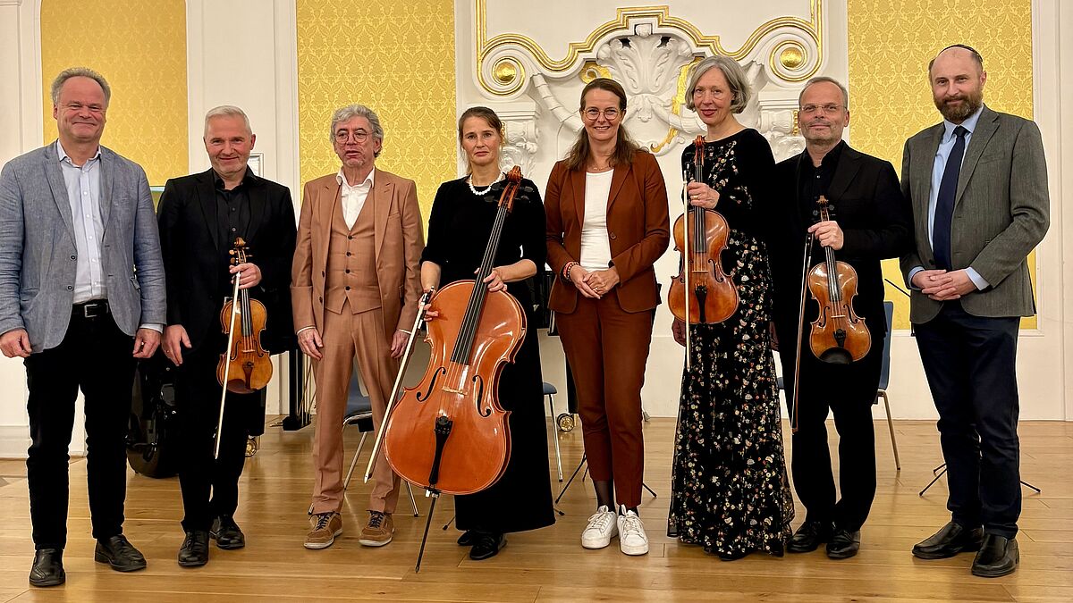 Abschlusskonzert der 9. Jüdischen Kulturtage 2025 (links nach rechts): Bischof im Sprengel Mecklenburg und Pommern in der Evangelisch-Lutherischen Kirche in Norddeutschland (Nordkirche) Tilman Jeremias, Matthias Hummel, Juri Rosov, Gabriella Strümpel, Ministerin Bettina Martin, Waltraut Elvers, Felix Klein, Yuriy Kadnykov. © WKM MV
