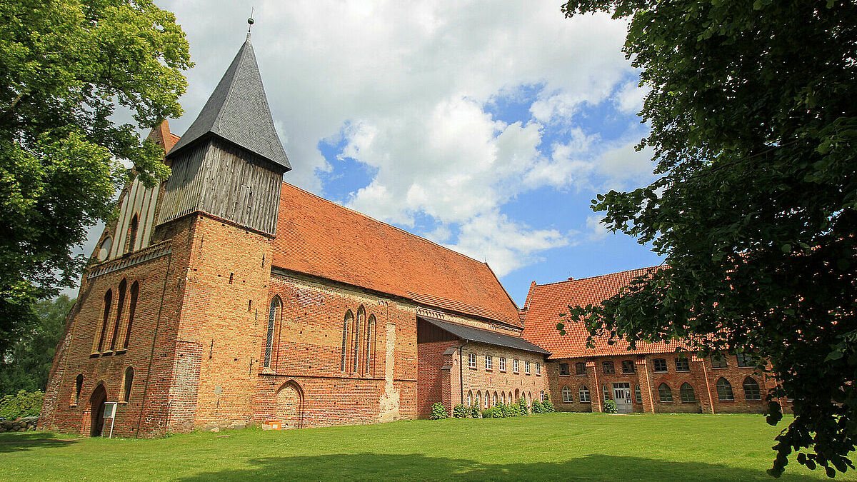 Das Kloster Rühn ist ein ehemaliges Benediktinerinnenkloster in Rühn fünf Kilometer südwestlich der Stadt Bützow im Landkreis Rostock.