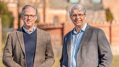 Pastor Karsten Wolkenhauer (li.) und Pastor Philip Graffam kandidieren für die Wahl des Propstes in der Propstei Lauenburg.