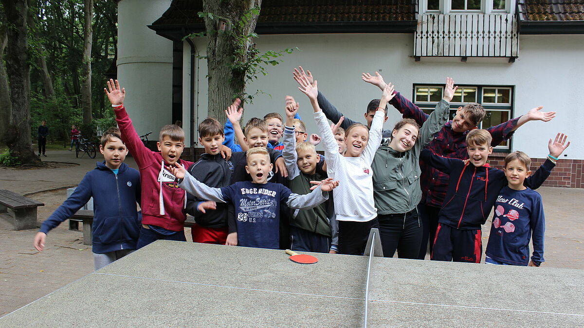 Vier Wochen lang können 30 Kinder aus Tschernobyl dank der Kirchengemeinde Bahrenfeld in Hamburg Kraft tanken.